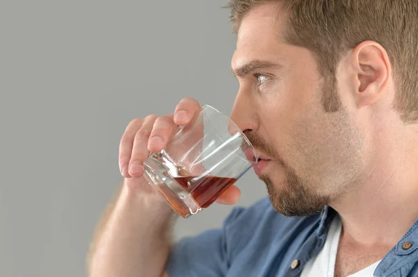 Young man drinking alcohol — Stock Photo, Image