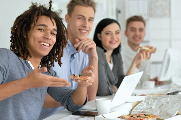 Young people on break — Stock Photo, Image