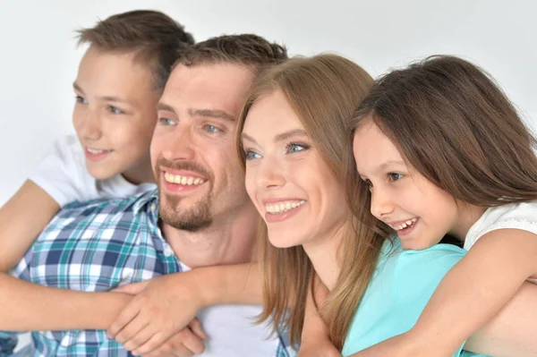 Glad familjeporträtt — Stockfoto