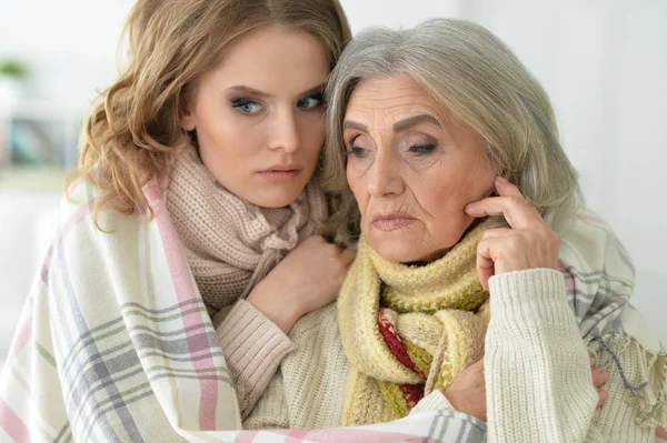 Retrato de madre e hija —  Fotos de Stock