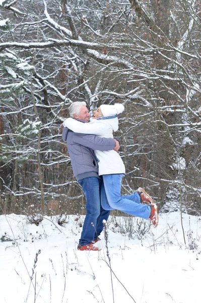 Feliz casal maduro se divertir — Fotografia de Stock