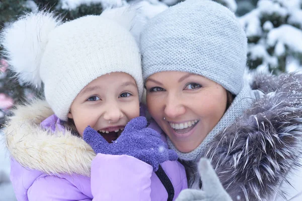 Lycklig mor och dotter — Stockfoto