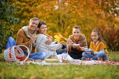 family having a picnic clipart