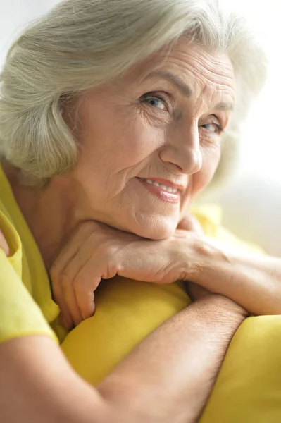 Piękna kobieta starszy — Zdjęcie stockowe