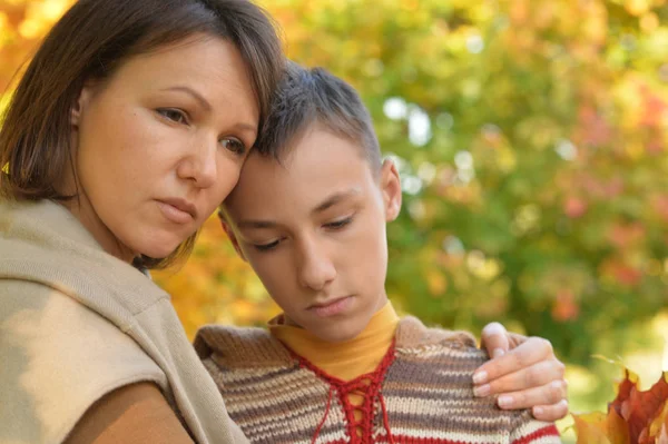 Upset mother with son portrait — Stock Photo, Image