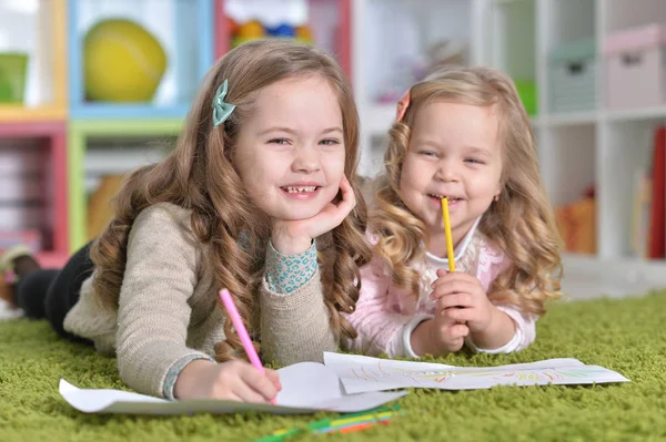 Little girls drawing — Stock Photo, Image