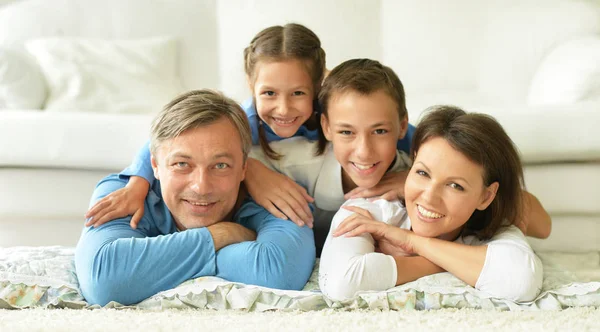 Gran familia feliz —  Fotos de Stock