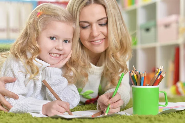 Moeder met dochtertje — Stockfoto