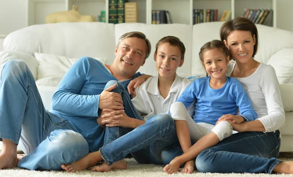 Grande família feliz — Fotografia de Stock