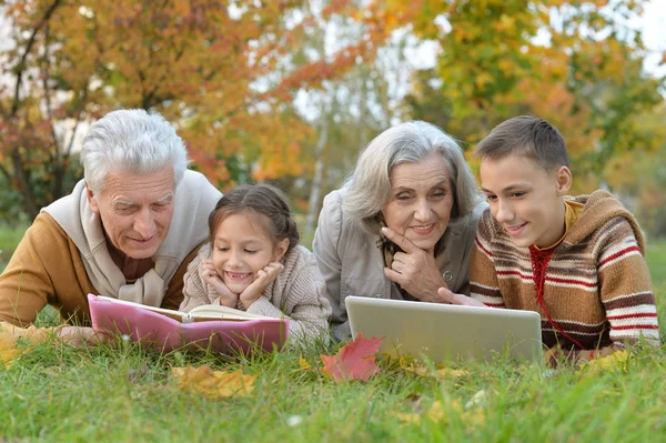 Grand parents spending time with grandchildren — Stock Photo, Image