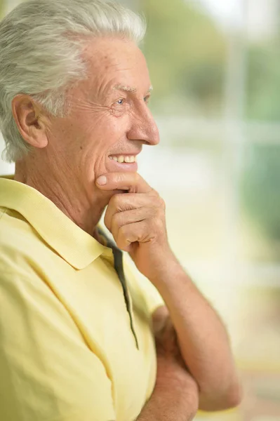 Homme âgé souriant — Photo