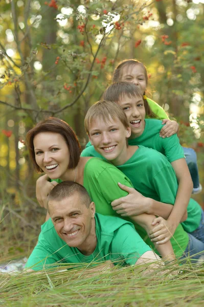 Family having fun outdoors — Stock Photo, Image