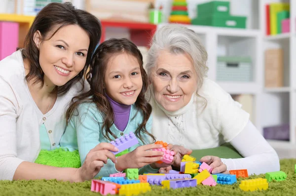 Menina com mãe e avó — Fotografia de Stock