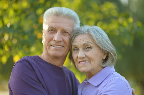 Senior couple hugging — Stock Photo, Image