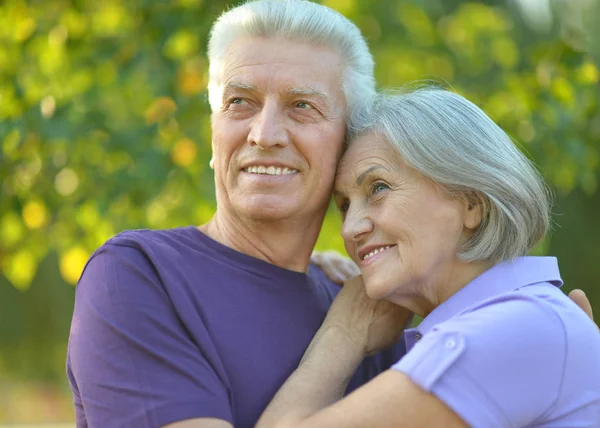 Senior couple hugging — Stock Photo, Image