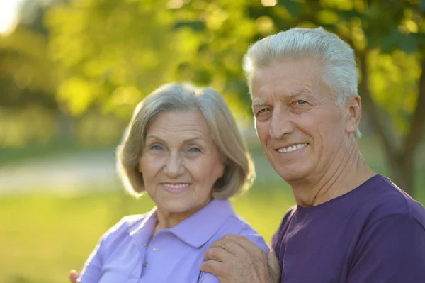 Senior couple resting outdoors — Stock Photo, Image