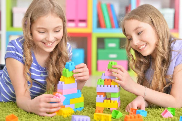 Lindas chicas jugando juntas — Foto de Stock