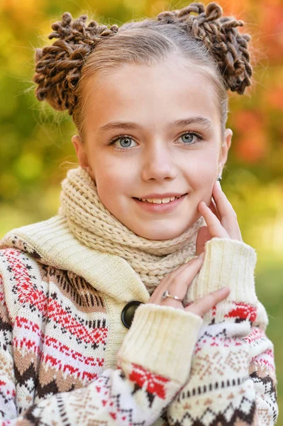 Porträt eines hübschen kleinen Mädchens — Stockfoto