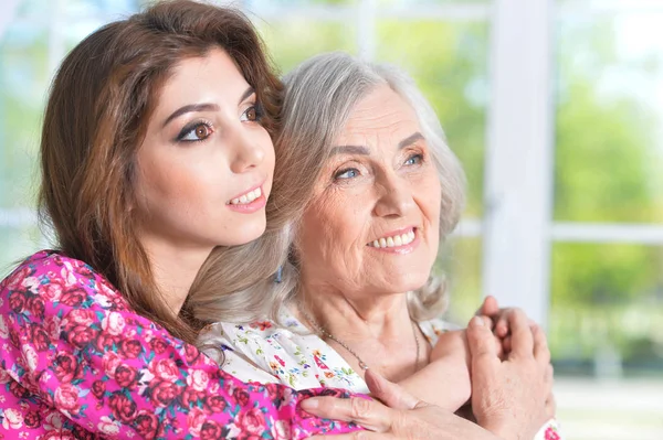 Young woman hugging mother — Stock Photo, Image