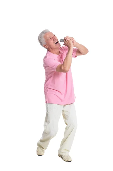 Senior man zingen karaoke — Stockfoto