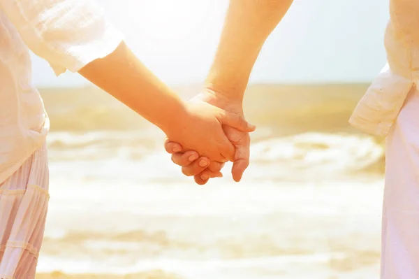 Couple holding hands together — Stock Photo, Image