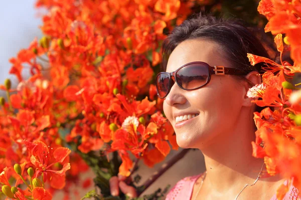 Portrait of beautiful young woman — Stock Photo, Image