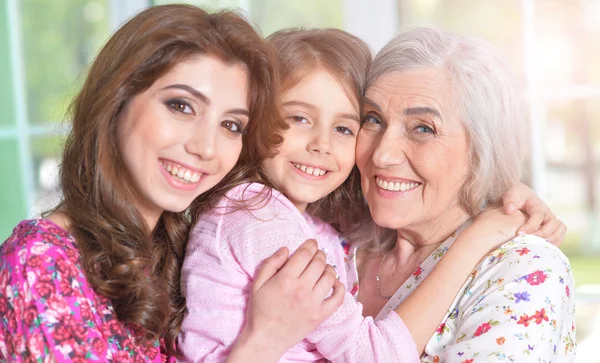 Retrato de família feliz — Fotografia de Stock