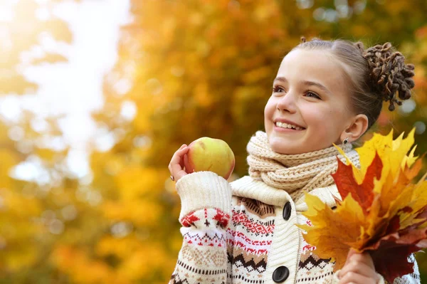 Portrait of pretty little girl — Stock Photo, Image