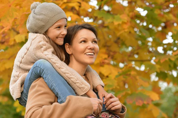 Mother and daughter outdoors — Stock Photo, Image