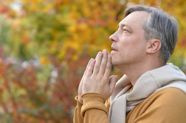 Young man praying — Stock Photo, Image