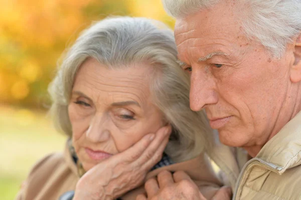 Sad senior couple   hugging — Stock Photo, Image