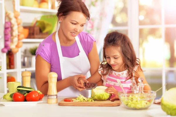 Madre e figlia cucina — Foto Stock