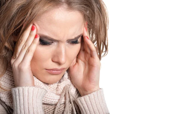 Mujer joven con dolor de cabeza —  Fotos de Stock