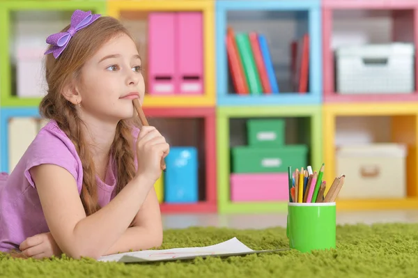 Girl drawing  at home — Stock Photo, Image