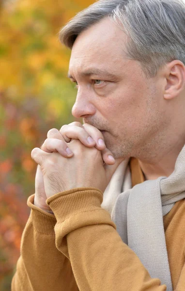 Stilig man tänker — Stockfoto