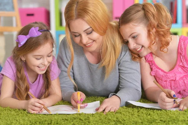 Mother and girls  drawing — Stock Photo, Image