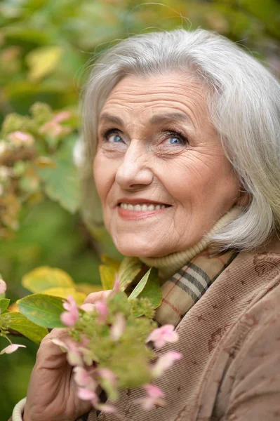 Senior beautiful woman posing — Stock Photo, Image