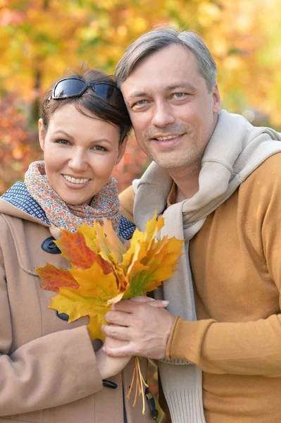 Couple  with leaves posing — Stock Photo, Image