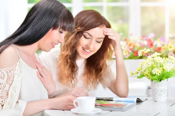 Frauenzeitschrift — Stockfoto