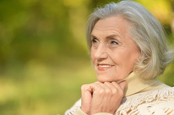 Senior beautiful woman posing — Stock Photo, Image