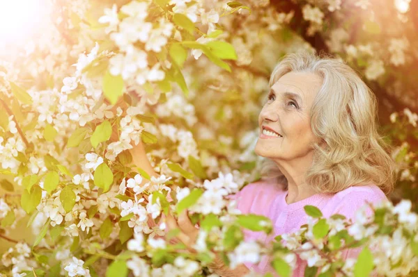 Beautiful senior woman outdoors — Stock Photo, Image