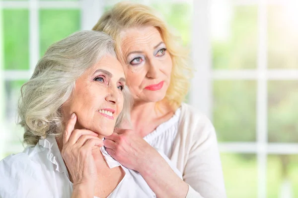 Mutter und Tochter zusammen — Stockfoto