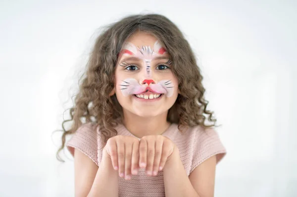 Niña con la cara pintada —  Fotos de Stock