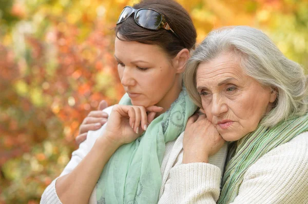 Senior woman with daughter — Stock Photo, Image