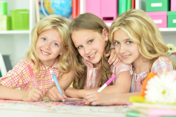 Cute girls drawing with pencils — Stock Photo, Image