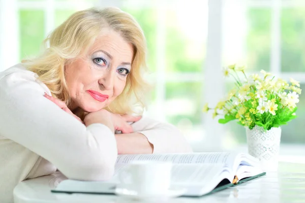 Beautiful mature woman — Stock Photo, Image