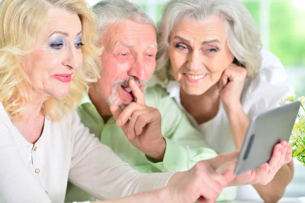 Senior people using digital tablet — Stock Photo, Image
