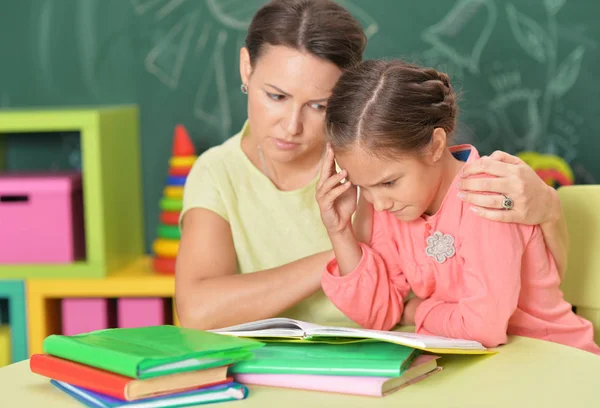 Mother helping daughter to do homework — Stock Photo, Image