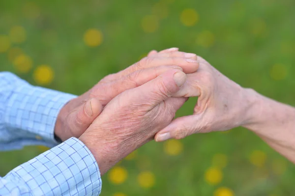 Senior couple holding hands — Stock Photo, Image