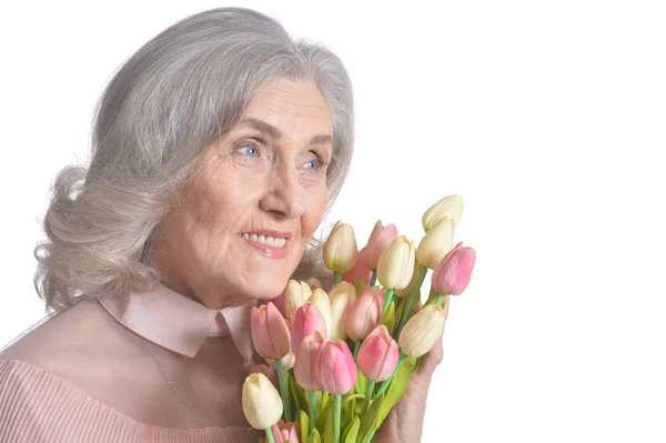 Femme âgée en chemisier rose — Photo